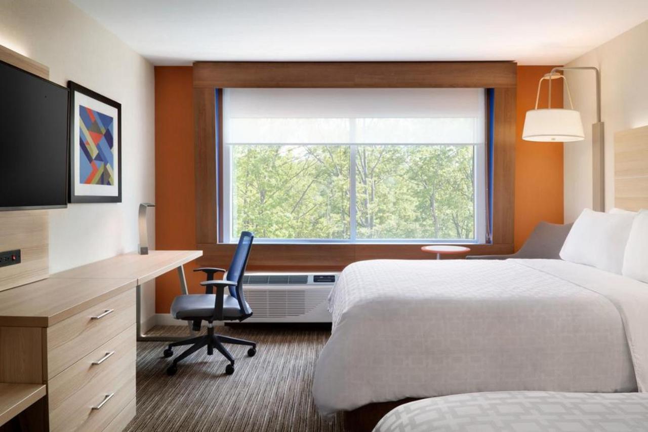 Holiday Inn Express & Suites - Dallas Market Center By Ihg Exterior photo